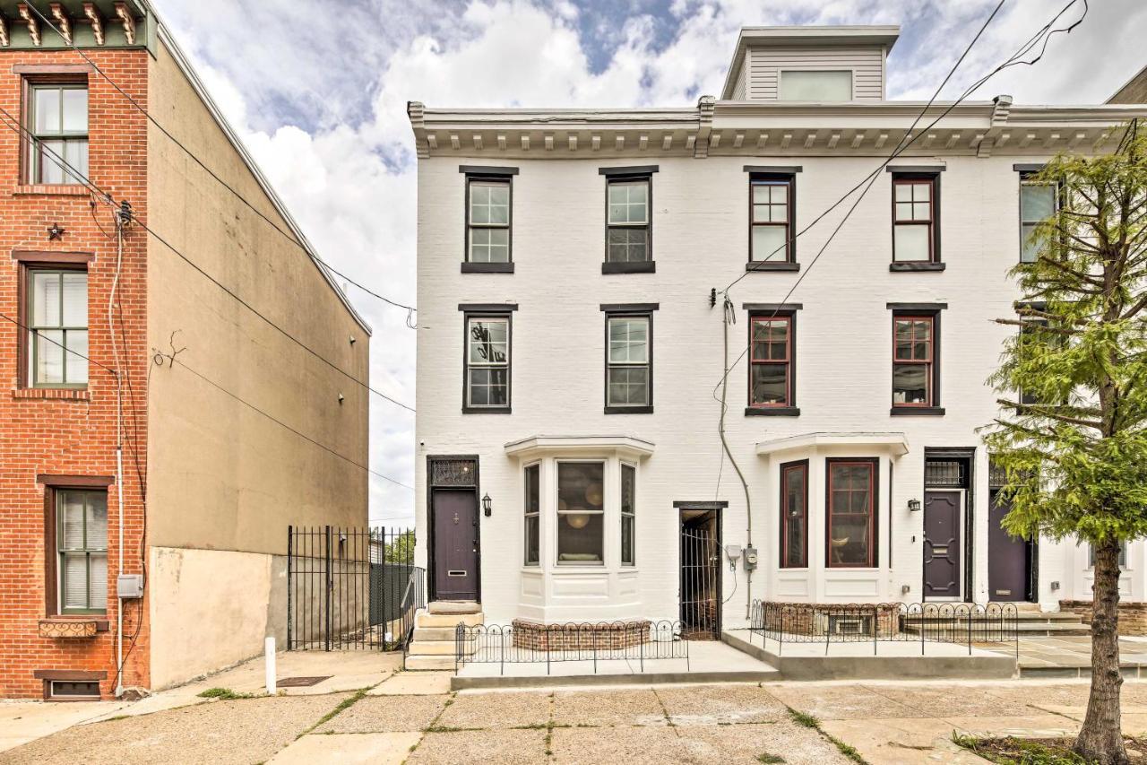 Upscale And Unique Townhome In University City! Philadelphia Eksteriør billede